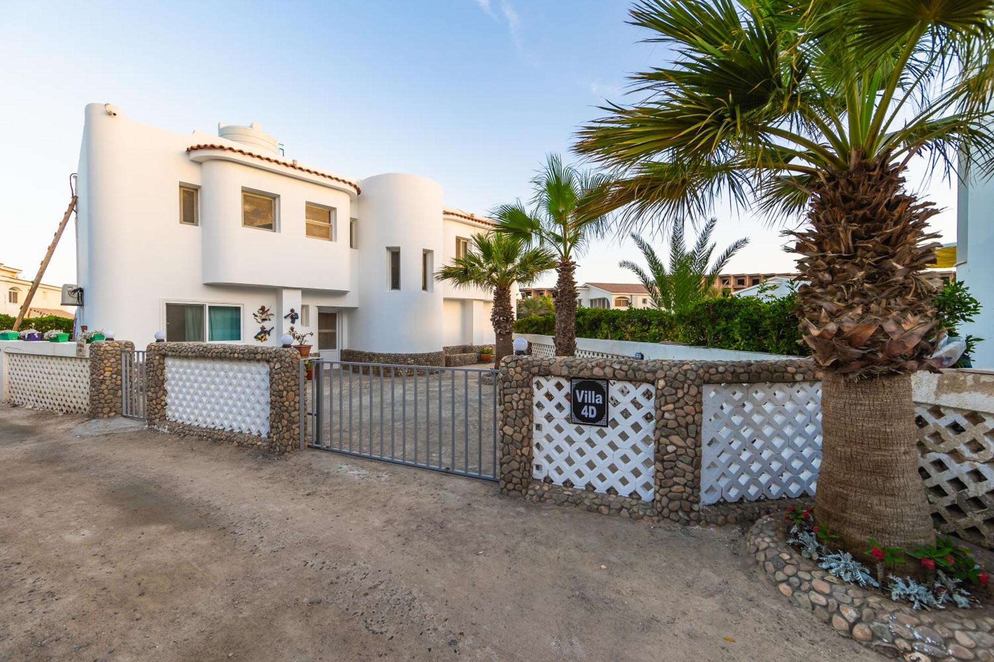 Aden Beach - Sea View Room With Beach Access In Villa Hurghada Exterior photo
