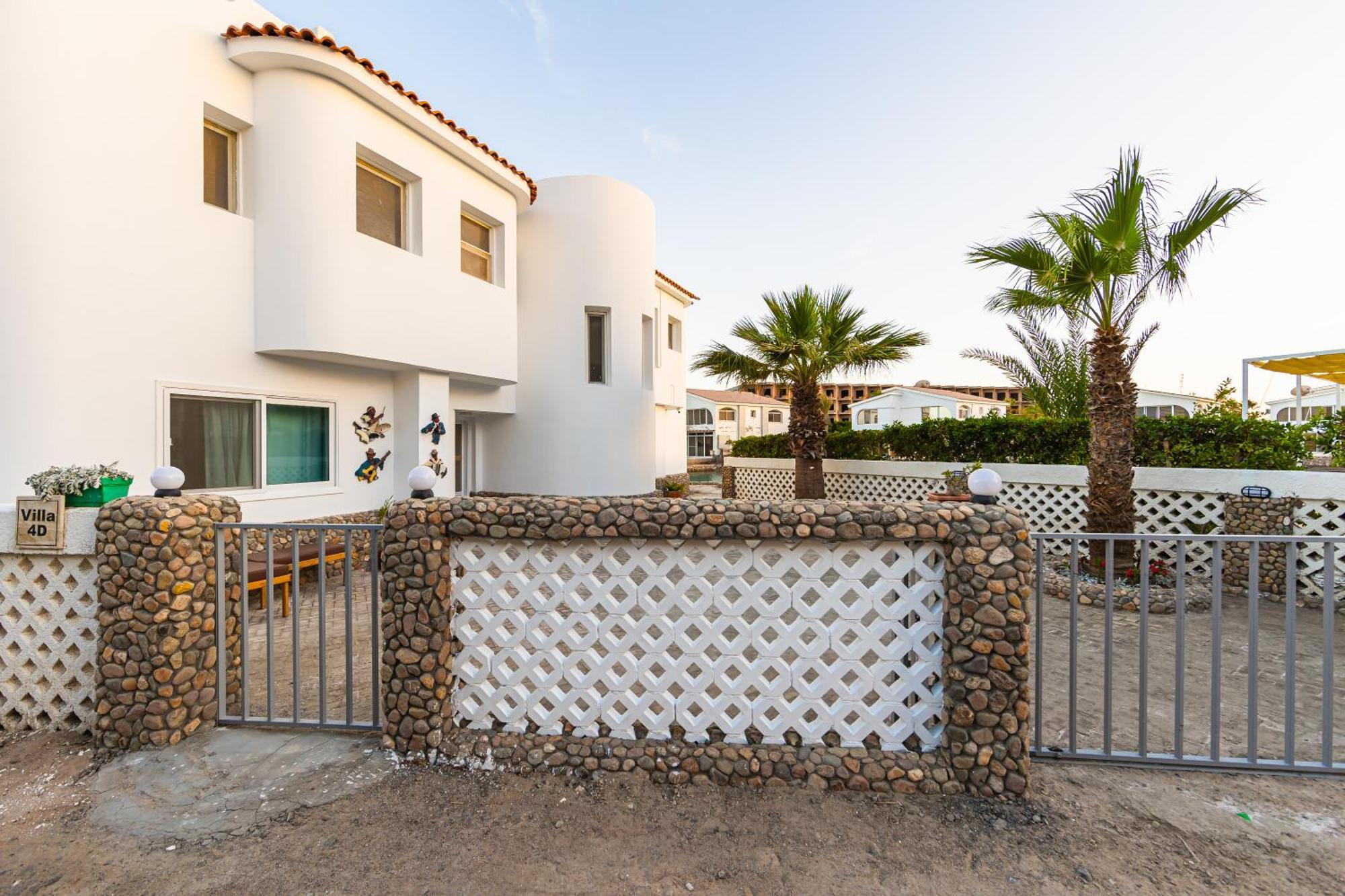 Aden Beach - Sea View Room With Beach Access In Villa Hurghada Exterior photo