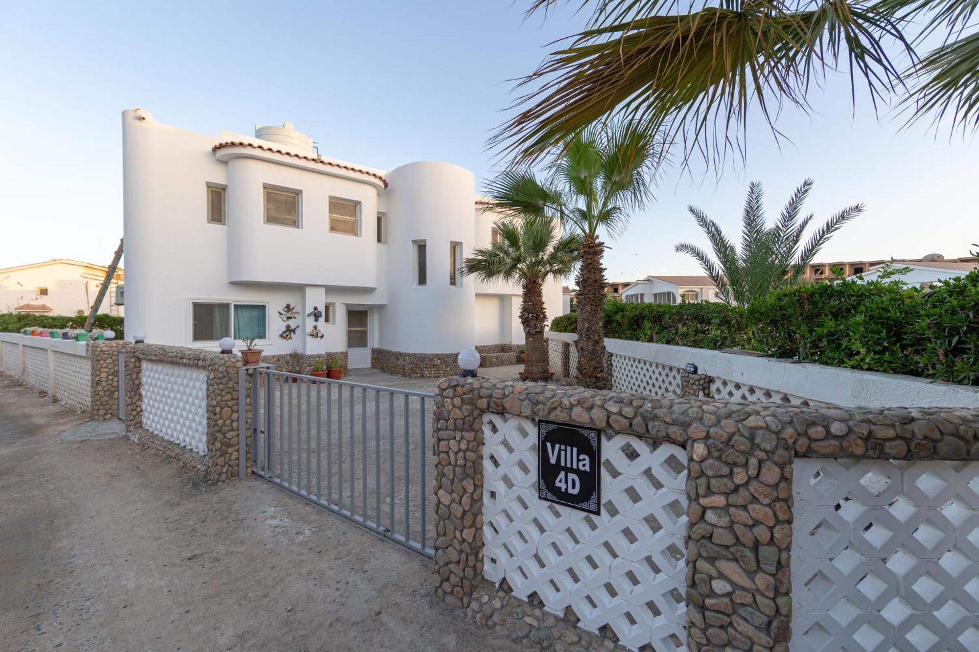 Aden Beach - Sea View Room With Beach Access In Villa Hurghada Exterior photo