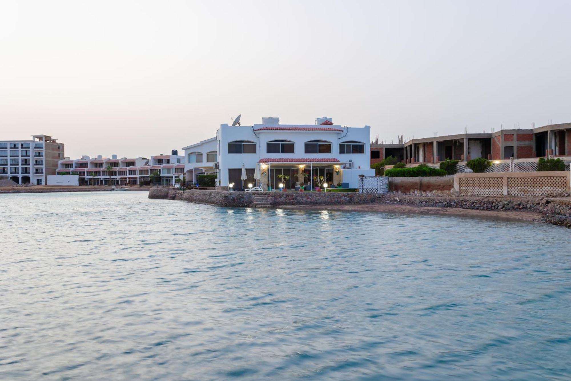 Aden Beach - Sea View Room With Beach Access In Villa Hurghada Exterior photo