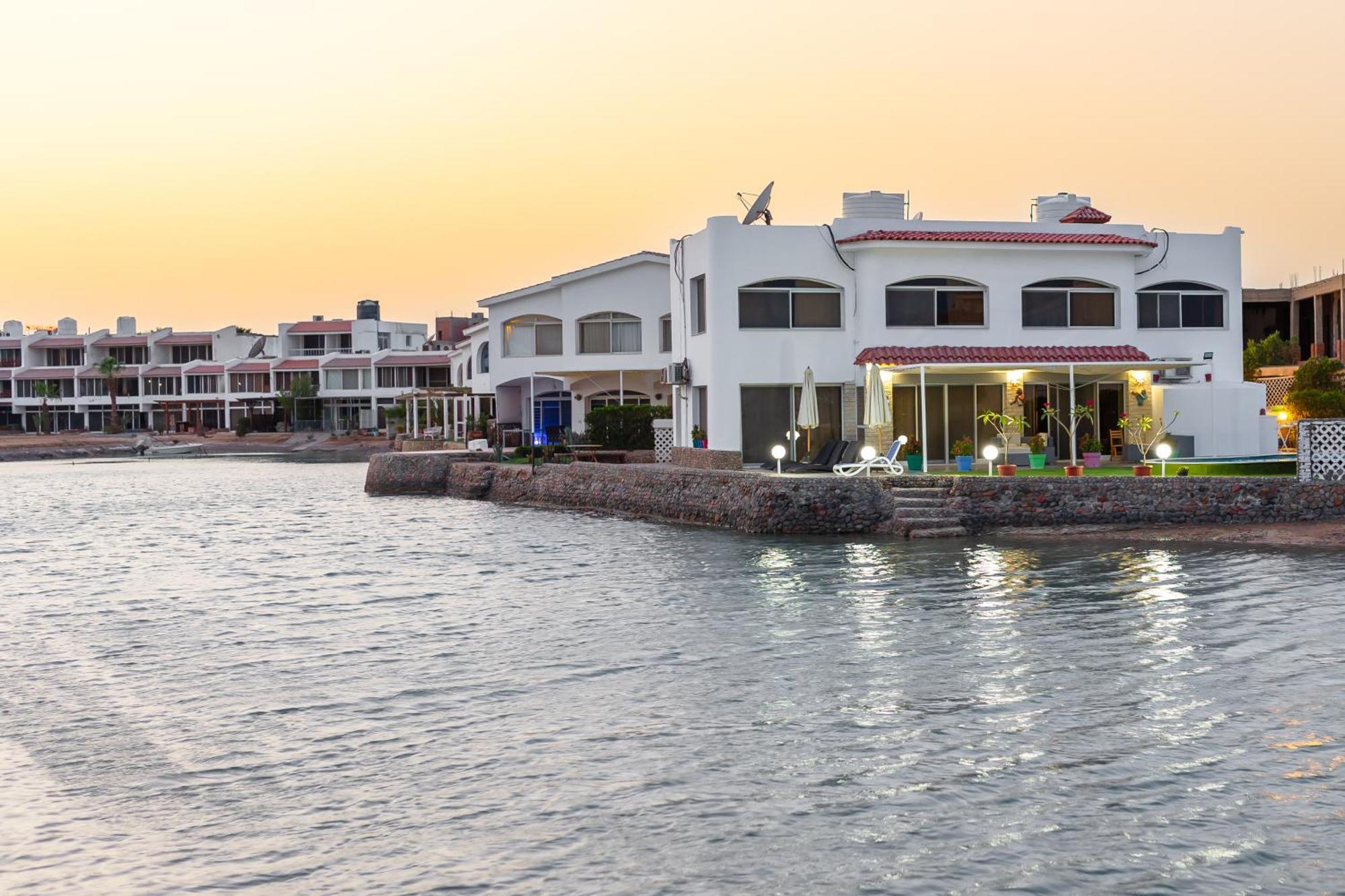Aden Beach - Sea View Room With Beach Access In Villa Hurghada Exterior photo