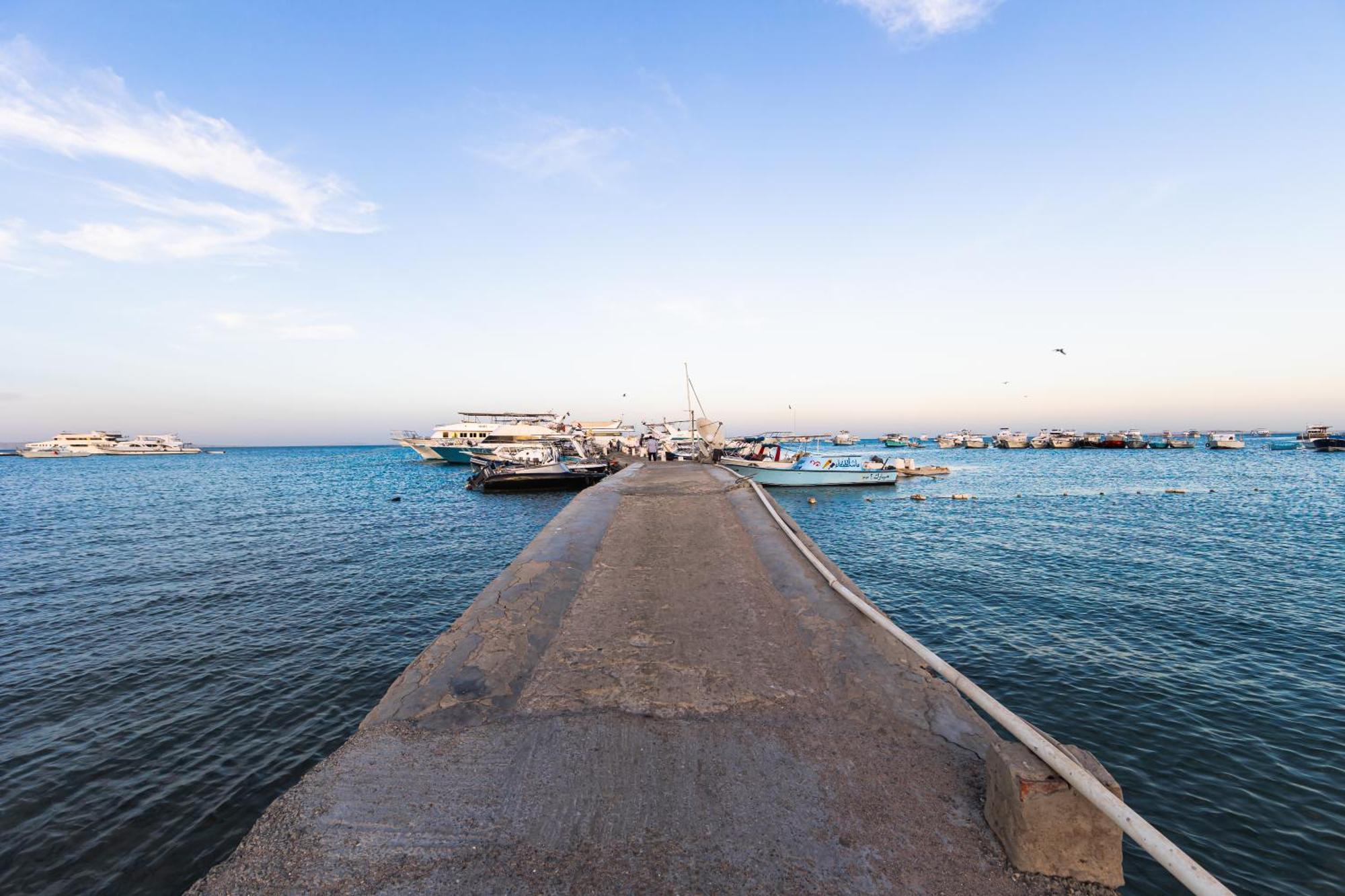 Aden Beach - Sea View Room With Beach Access In Villa Hurghada Exterior photo