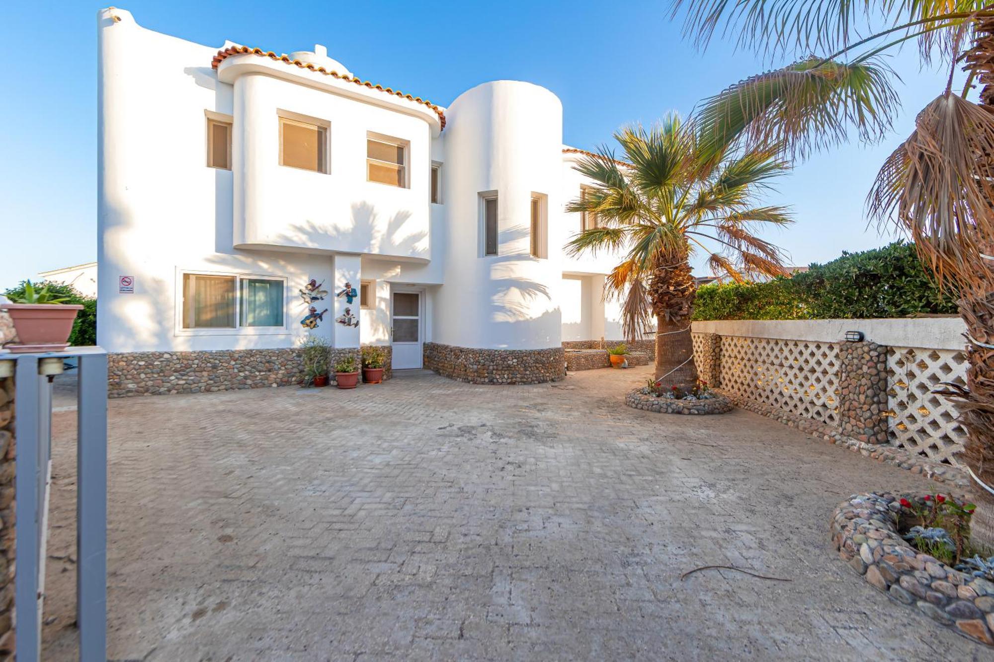 Aden Beach - Sea View Room With Beach Access In Villa Hurghada Exterior photo