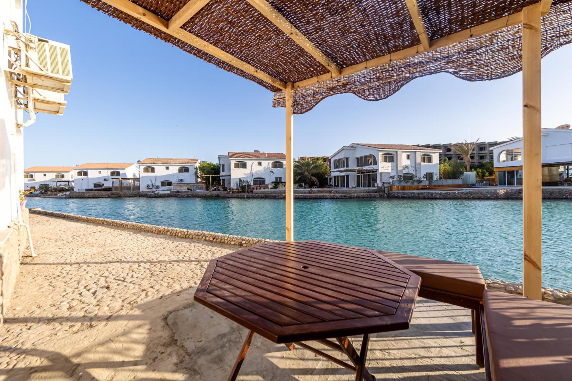 Aden Beach - Sea View Room With Beach Access In Villa Hurghada Exterior photo